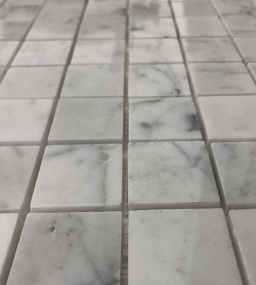 BIANCO CARRARA POL мозаика 305*305 мм (чип 30*30*7 мм) (1уп/15шт) полированная
